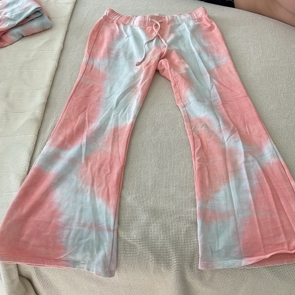 Lounge Set - Picture 4 of 4